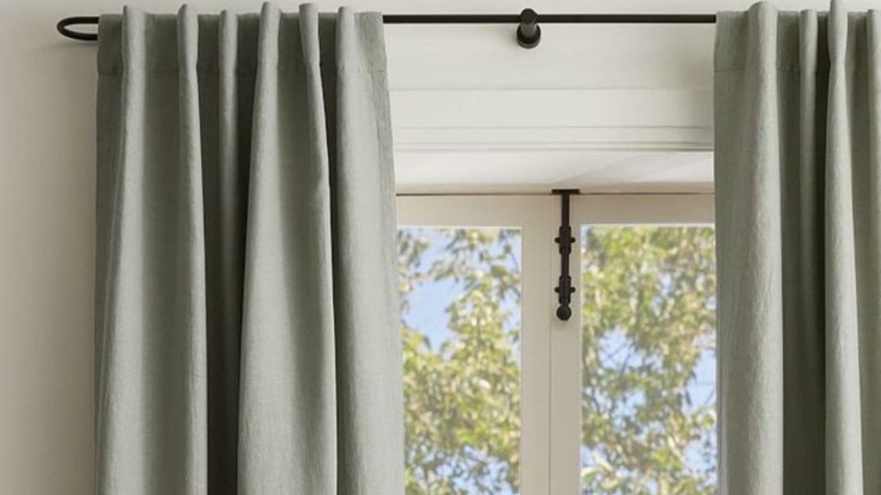 How to Choose the Perfect Velvet Drapes for Your Home Style?